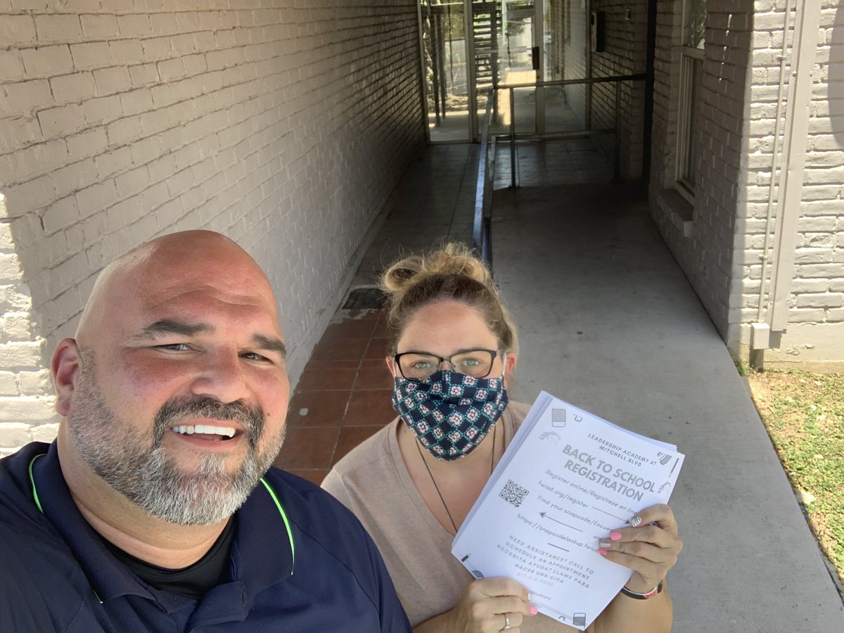 Monday afternoon out about in the neighborhood reaching parents and families to raise our enrollment.  ✅3 apt complexes ! @LA_MitchellBlvd <a href="/pdilley5/">Priscila Dilley, Ed.D</a> <a href="/Amanda_Tiede381/">Amanda Tiede</a> <a href="/whitneyclark520/">Whitney Clark</a> #commUNITY