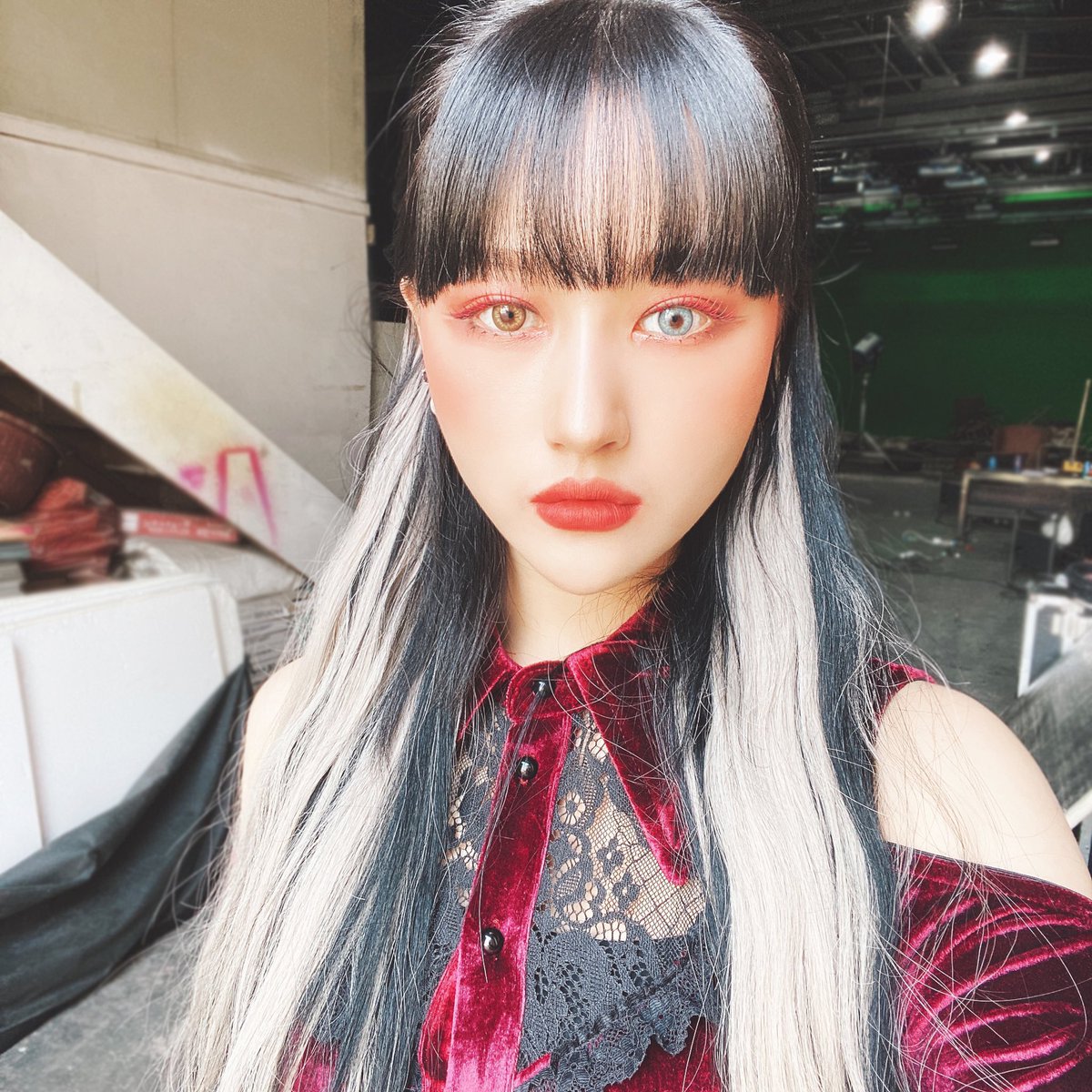 here i'll start with these pictures of heterochromia siyeon because they've been living in my thoughts for weeks