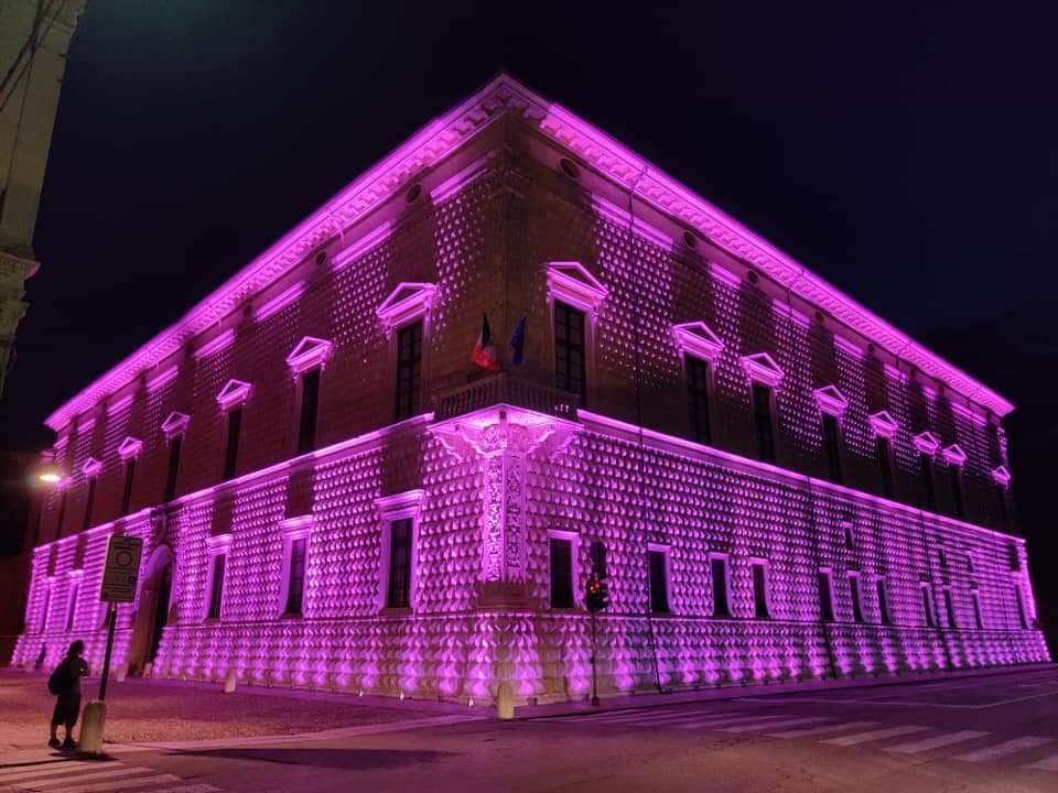 sbonaccini's tweet photo. Palazzo Diamanti a #Ferrara per #notterosa Meraviglia! https://t.co/MSVTsnblJ0