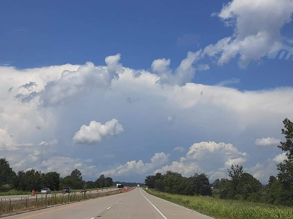 Jthrill424's tweet photo. Clouds just north of Hopkinsville Kentucky this afternoon. #Kyweather @Wayne_C_Hart  @RonanRhodes  @stacykerr https://t.co/hTsu7sgSYd