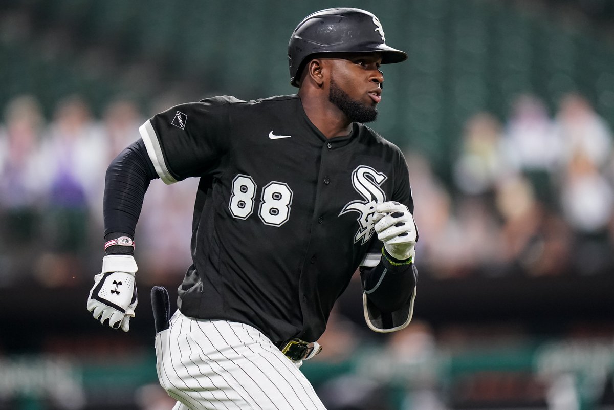 CBSSportsHQ's tweet photo. Happy 23rd Birthday Luis Robert!

La Pantera has certainly lived up to the hype in his first 9 career games:

.351 BA
.595 SLG
.979 OPS
2 HR https://t.co/ncCNfrqFZh