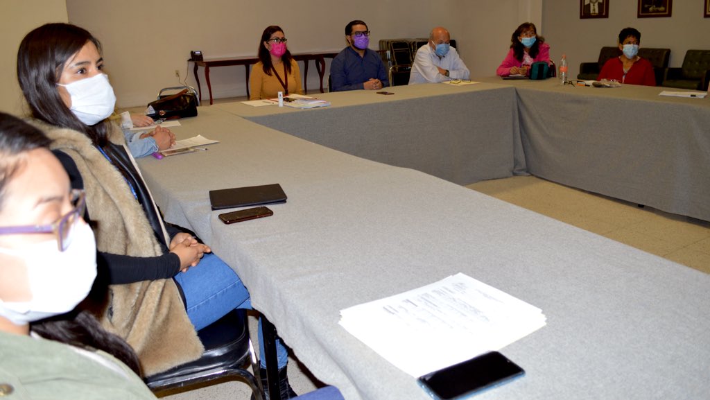 IsssteHidalgo's tweet photo. Subdelegados @Anayeli2711 y @Felipe_ArreolaT presiden reunión de trabajo con los representantes de las Unidades de Atención de Primer Nivel de la región #Pachuca de @ISSSTE_HGO.

#ISSSTEContigo
#PorTuBienestar
#QuédateEnCasa
#SanaDistancia https://t.co/DdMdbX05ss