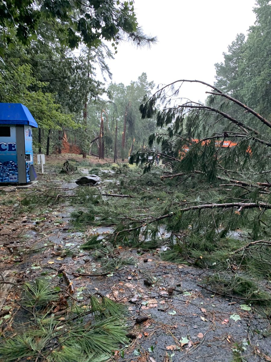 Ryanbeesleywx's tweet image. More storm damage pictures from Aqualand Marina on Lake Lanier. Thanks for sharing Amber L. Norman @FOX5Atlanta #gawx #lakelanier #fox5storm