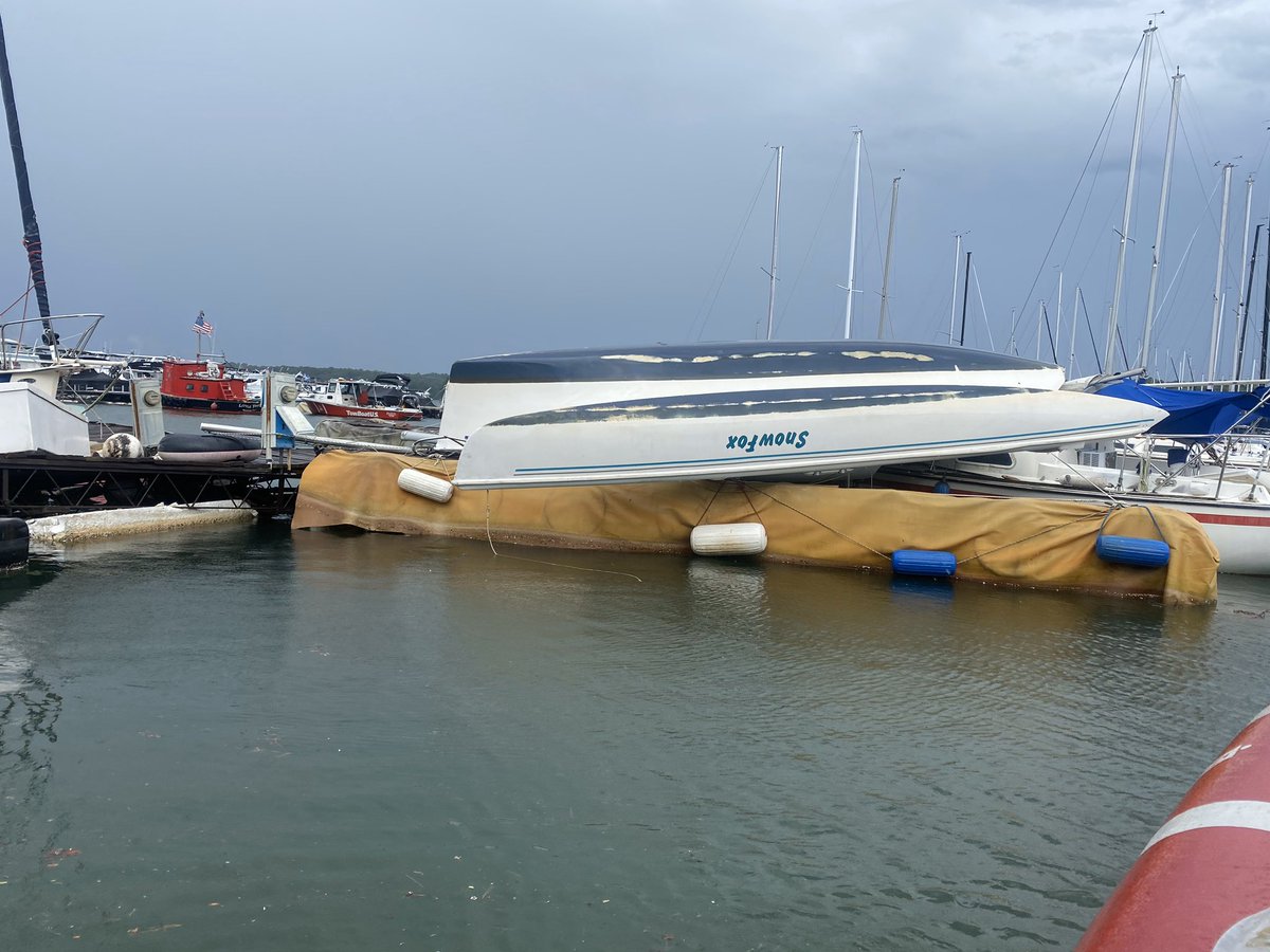 Ryanbeesleywx's tweet image. More storm damage pictures from Aqualand Marina on Lake Lanier. Thanks for sharing Amber L. Norman @FOX5Atlanta #gawx #lakelanier #fox5storm
