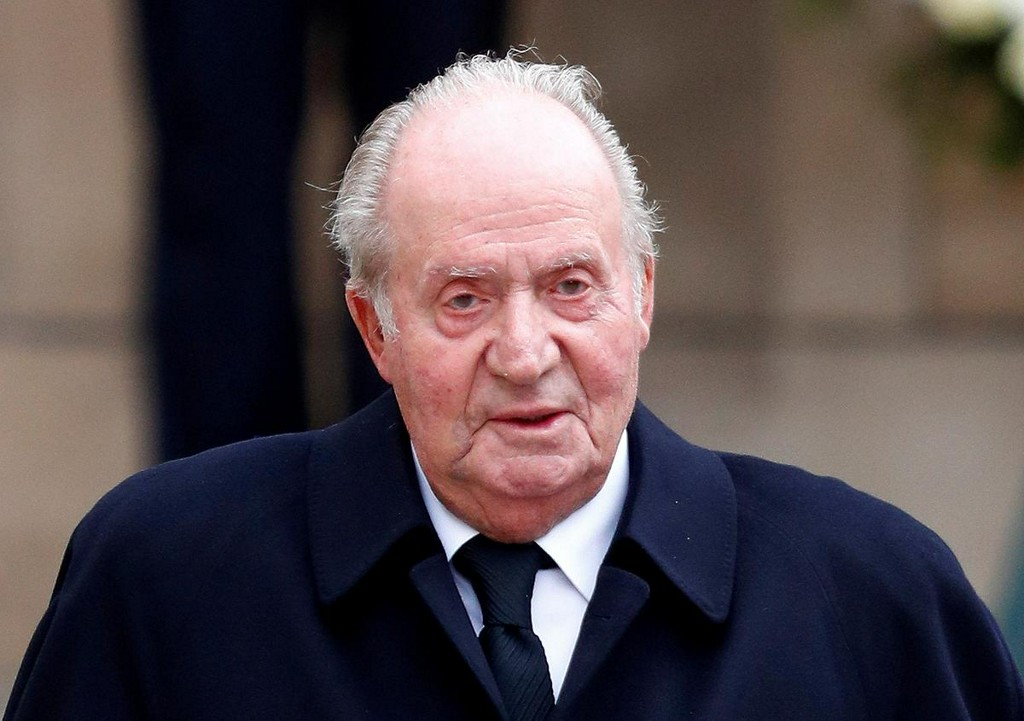 Former king Juan Carlos leaves Spain, reports say, amid corruption allegations reut.rs/3k1HUfc