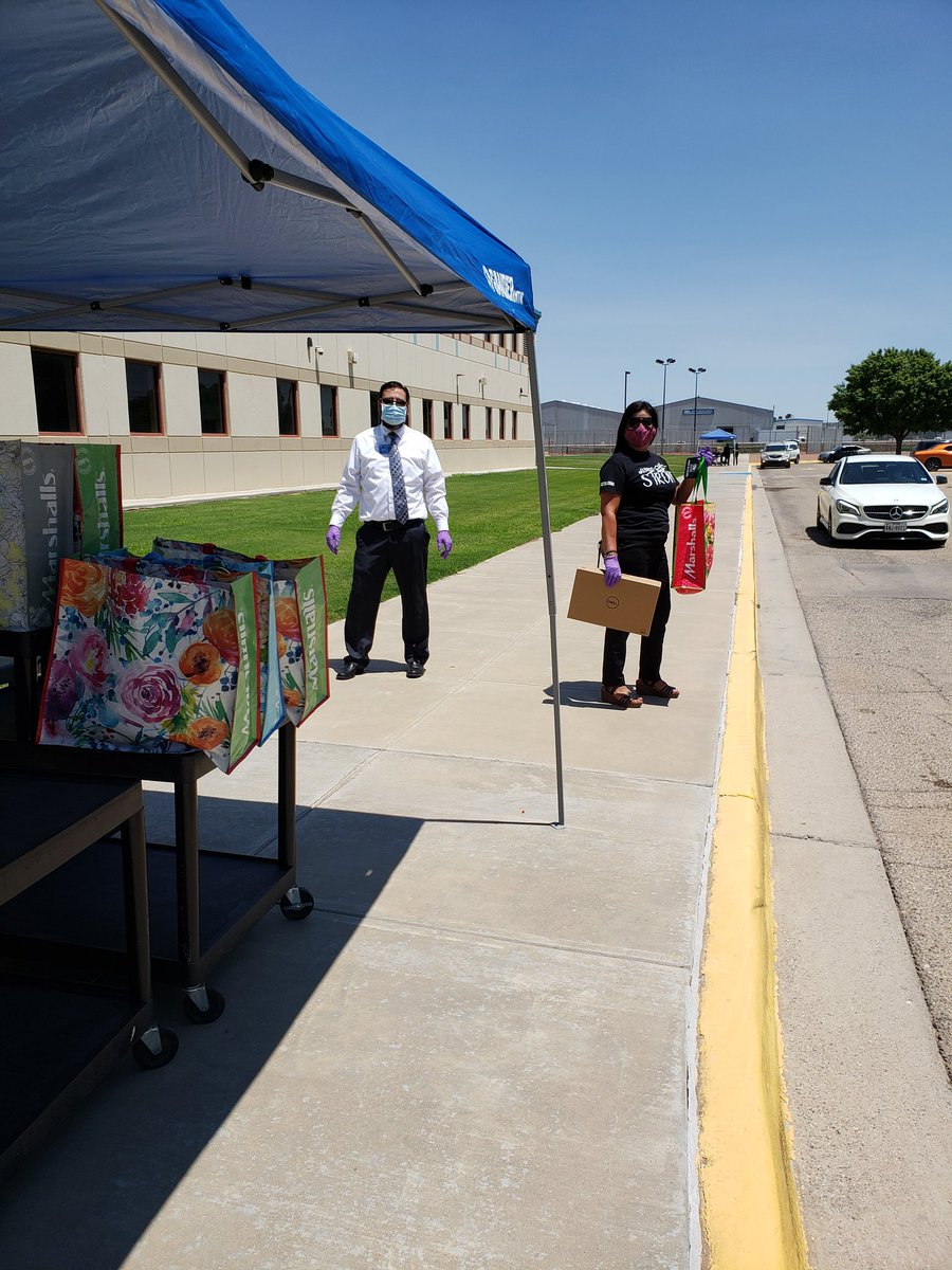 LRios_SES's tweet photo. Thank you Serna admin for your continued support and all the wonderful goodies you provided today including delicious lunch!We are blessed to be Serna wolves! https://t.co/pvibh8BEpP