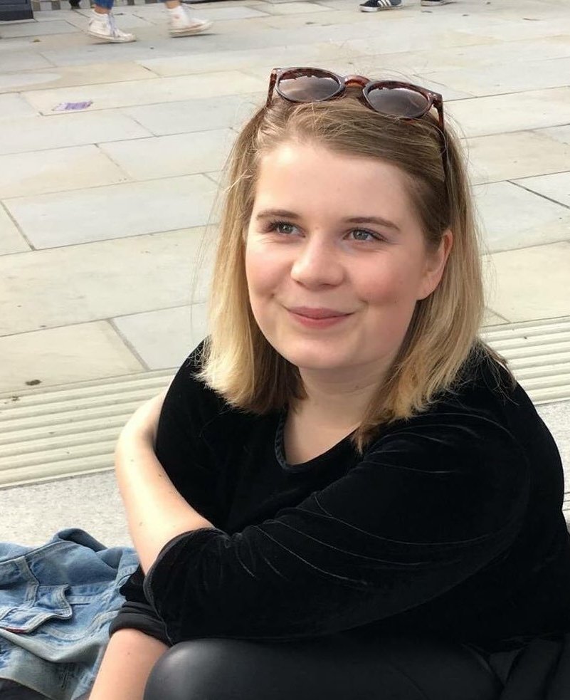 musa and flora are both being played by white women. yes, netflix hired two purely caucasian women, elisha applebaum and eliot salt, to play the role of an asian and a latina character respectively. in flora's case its a bit complicated so i'll explain it before continuing