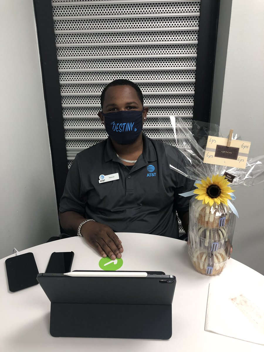 DBohorquez6's tweet photo. Congratulations to @NTX_Diggs for his 6 year anniversary with this amazing company @ATT   So excited for you and your new role as an ASM and the amazing things we will accomplish together. https://t.co/GyAUHP3exM