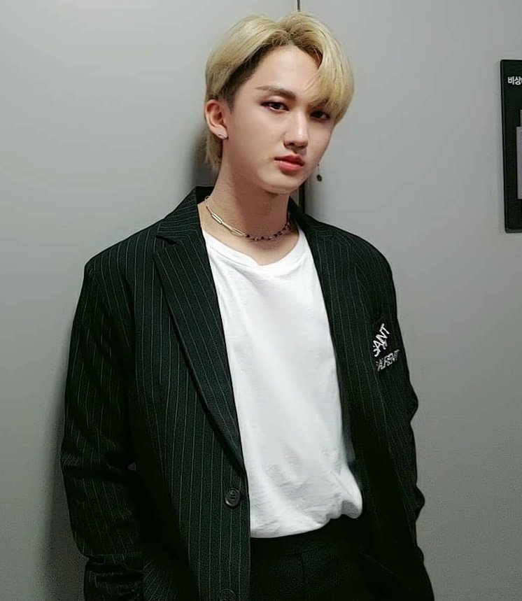   #3RACHATHREAD series (kind of):↬ my top10 favourite Changbin& #39;s lyrics and parts - messy short thread with some fancy pics in not particular order.