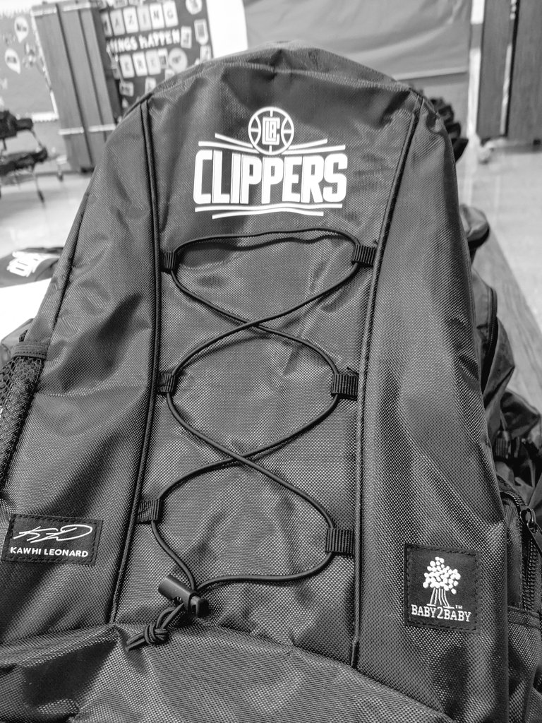 Textbook and supplies distribution this week! Backpacks donated by <a href="/kawhileonard/">Kawhi Leonard</a> 🙌🏼 #proud2bepusd