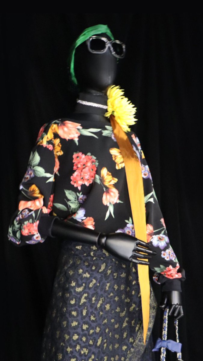 FauseHaten's tweet photo. Coleção Panda 
Look 5
Blusa estampada decote V
Saia em jackard azul e ouro 
Turbante verde

#fausehaten #coleçãopanda2020 #moda #fashion #tafeta #renda #lace #moleton #fleece #couture #hautecouture #fashionphotography #fashionphoto #fotografiademoda https://t.co/h8VxpLm8rS