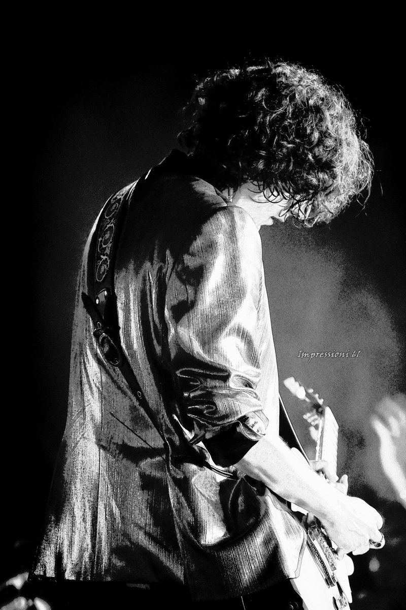 #ErmalMeta <a href="/famedalupi/">ILupiDiErmal</a> 
"Hai smesso di sognare per farmi sognare, le tue parole sono adesso una canzone"