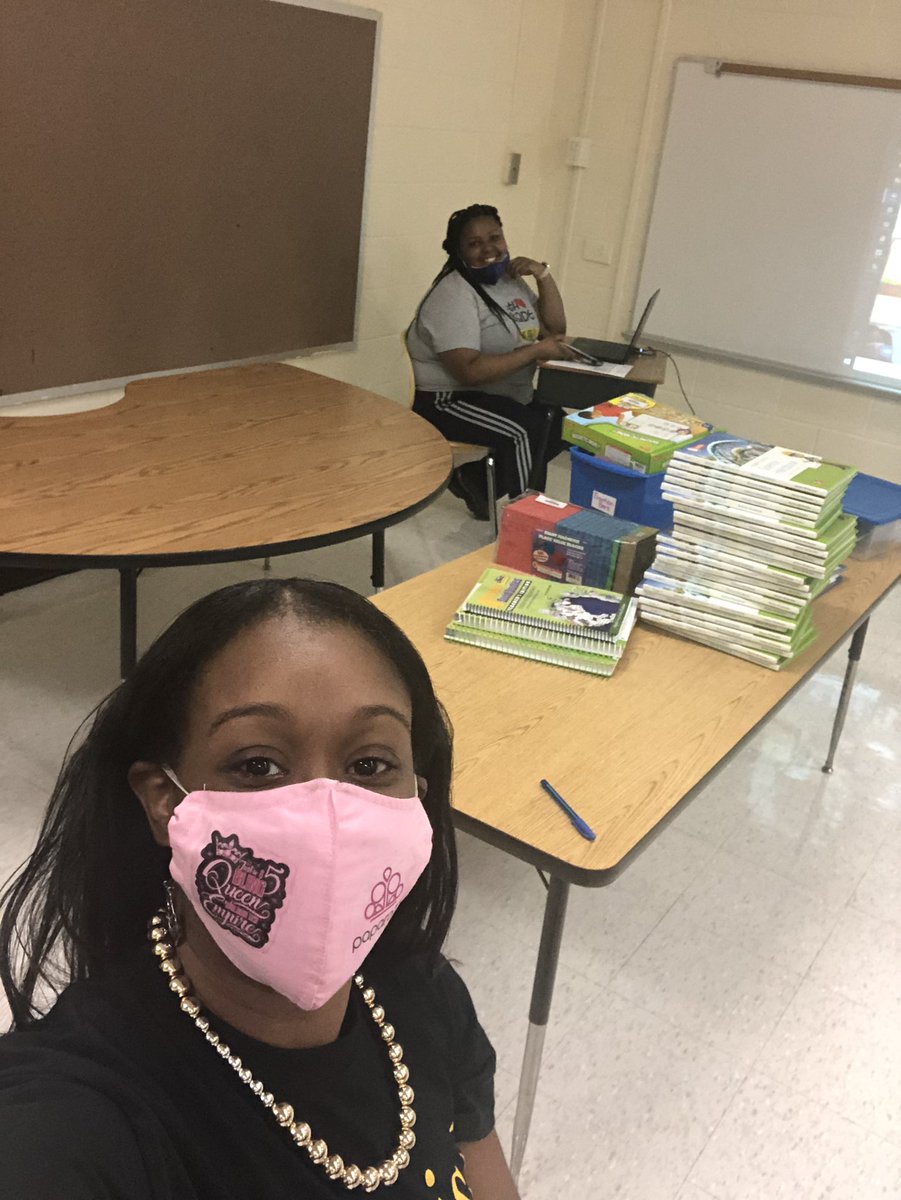 Masks on, 20-21 school activated!! <a href="/mskellySLLES/">Erika Kelly</a> And I are ready!!! @DrLett_SLLewis @HumblEdD_AP Let’s get it started!! #werisetogetherslles