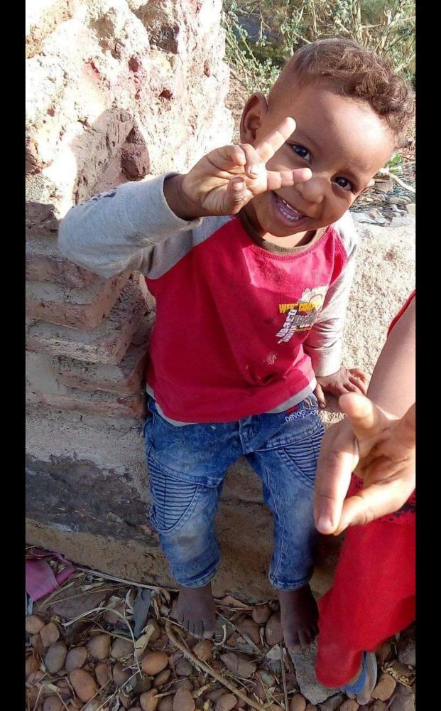 #مفقود
الإسم إياد عبدالله .. ساكن الكدرو جنوب، عمره 3 سنوات طلع من الساعه 8 صباحاً لابس فنيله مخططه بي بنطلون جينز .
ودا رقم الأب : 
 0912588568
أرح كلنا نعمل ريتويت على نطاق واسع عشان إياد يرجع البيت