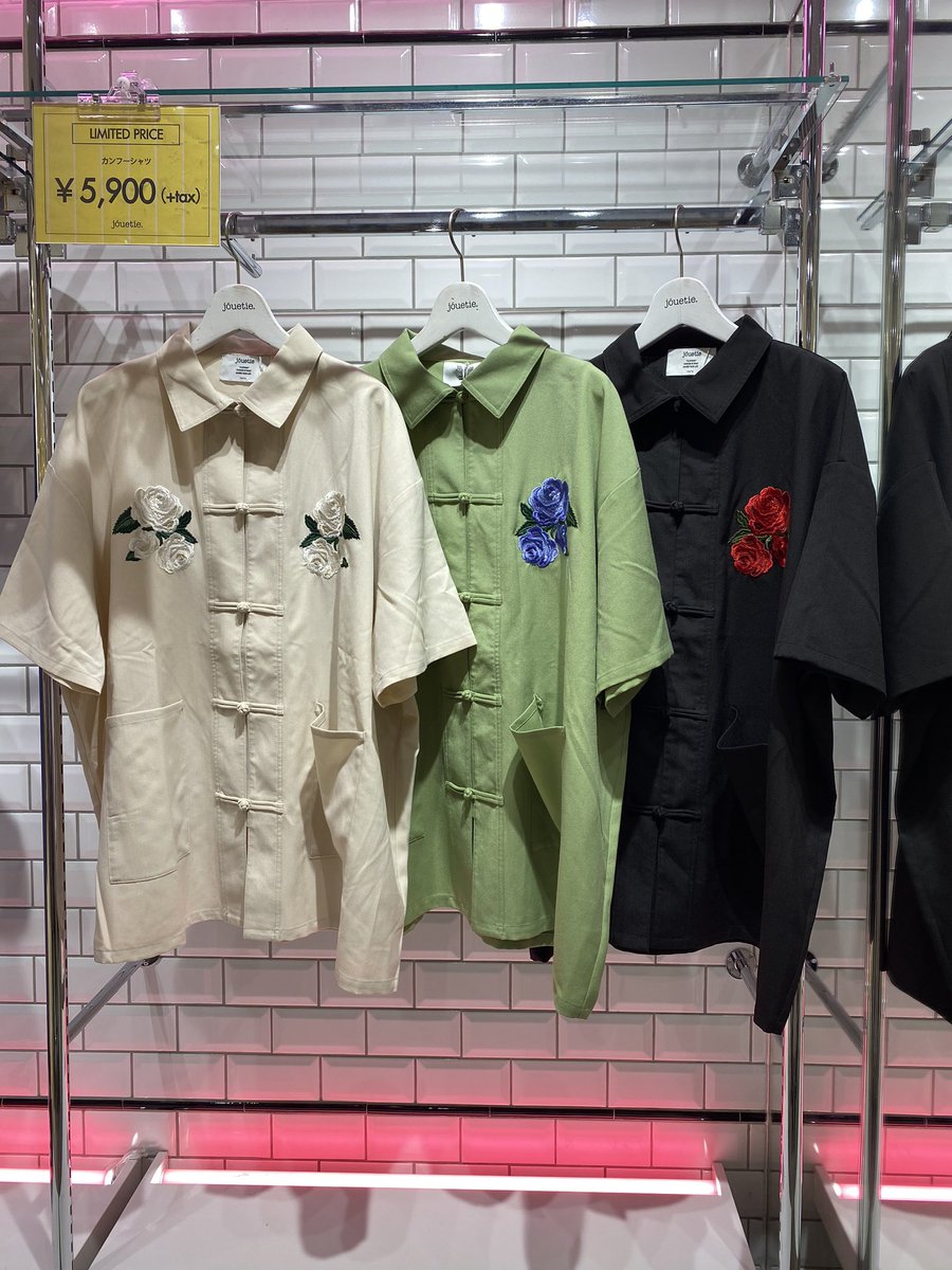 Jouetie名古屋パルコ Twitterissa Hot Item カンフーシャツ 8 000 Tax 5 900 Tax Blk Lvr Grn Jouetieらしいキャッチーな刺繍にカンフーシャツのディテールを組み合わせた個性的なシャツ 合わせるボトムによってカジュアルにも大人っぽくも決まり