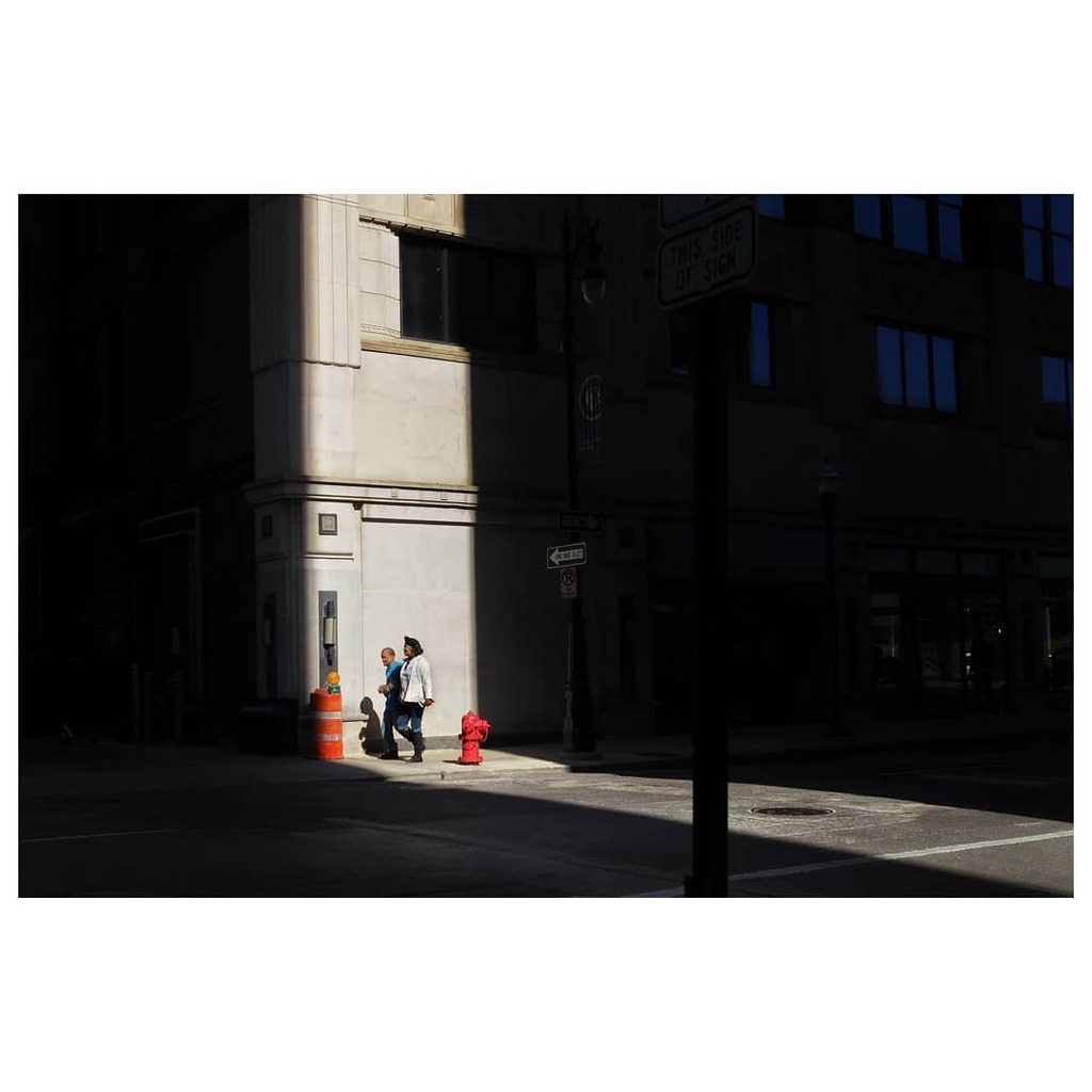 A quick snap from a photo walk a while back.
.
.
.
.
#fujifilm #fujifilmx100v #x100v #fujiframez #everybodystreet #streetphotography #streetphotographytribe #dark #lightandshadow #lightroom #lighting #traveler #instagood #instamood #moody #moodedits #moo… instagr.am/p/CDc2IsIn1lK/