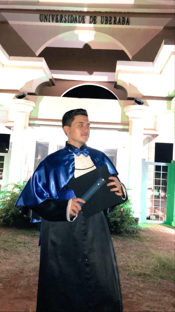 GiovaniBorgees's tweet photo. Mais um viadooo formado pra foder com as estatísticas hahahahahahahah 👨🎓🌈 #QuengaFormada #MaeFormei #UmNojo #LGBT #RH https://t.co/co5RYCQHiw