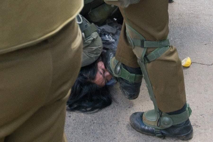 JaimeCuyanao's tweet image. - Hoy / Violenta detención a comunero #Mapuche en Collipulli, Chile. 
- Detención a #GorgeFloyd en Estados Unidos. 

🔴 el racismo es el mismo aquí y en la quebrá del ají