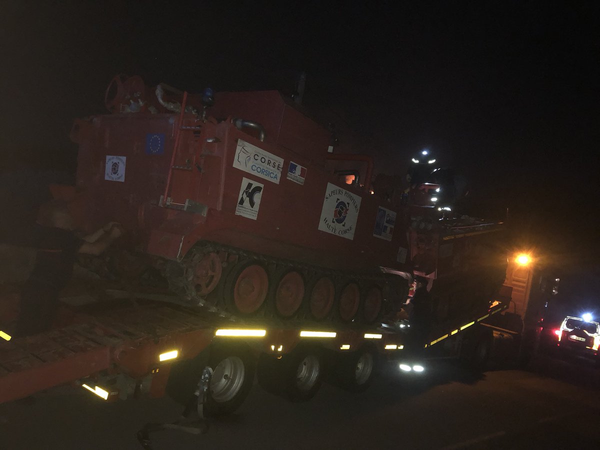 #FDF en pleine nuit à #Feliceto 
Engagement 8 groupes d’intervention des de @sdis2b #Balagne #Centre et #Nord et <a href="/Pompiers04/">Pompiers 04</a> <a href="/SecCivileFrance/">Sécurité Civile</a> appuyés par groupe #ELP #M113 140 hommes
Protection du village réussie
Moyens aériens attendus au lever du jour #CL415 et #EC225 @Airtelis