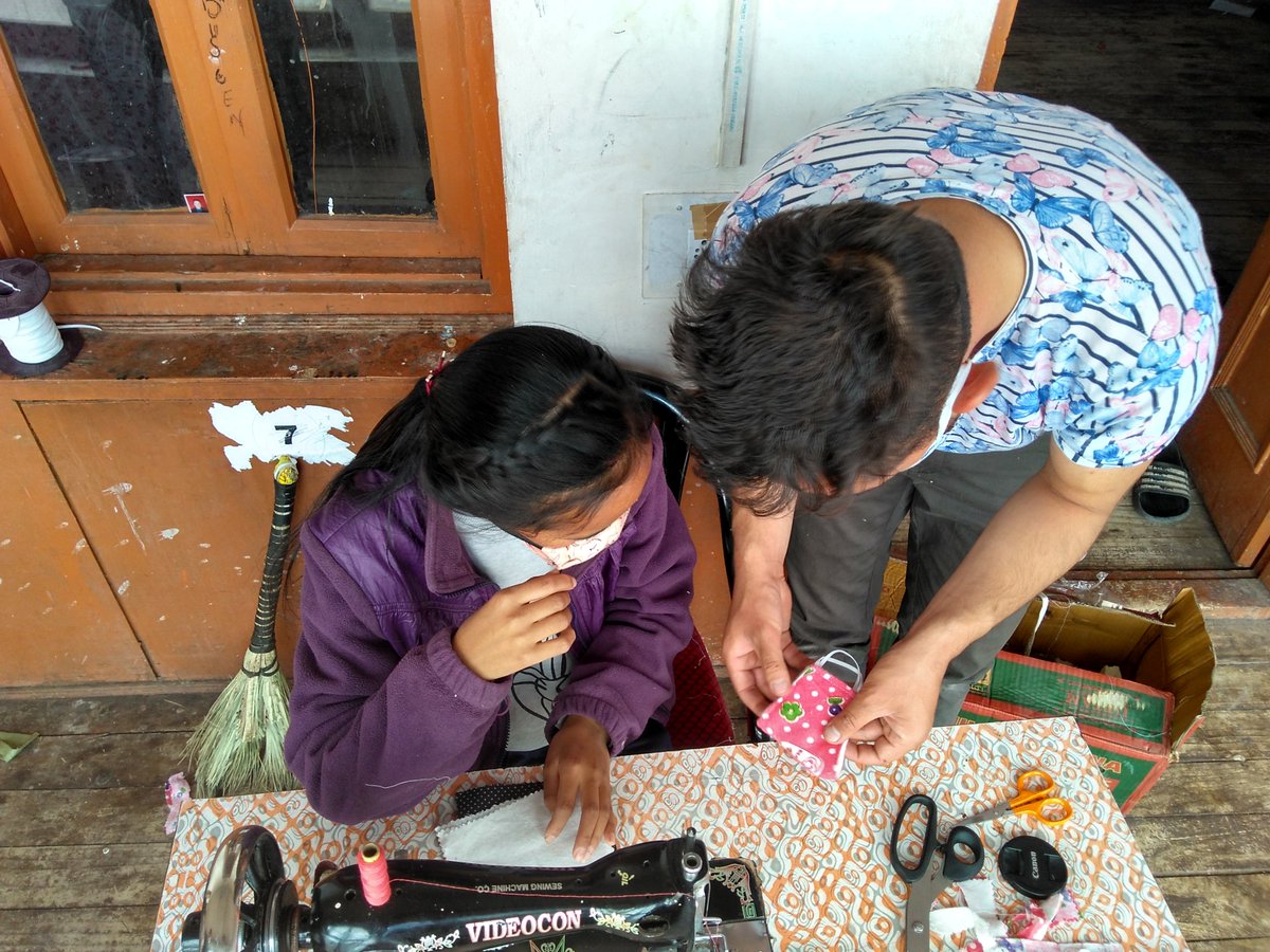 HimalayaCynthia's tweet photo. Making our own masks. They also painted sign boards, conducted surveys and interviews, mapped resources and taught the SDM how to use #InternetInABox. Wow. Young people. https://t.co/m1bIUmVl6z