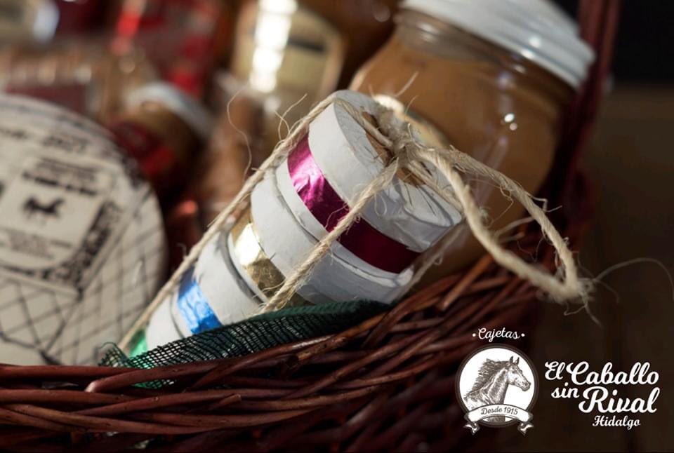 TurismoCelaya's tweet photo. En Cajetas "El Caballo Sin Rival"- Hidalgo 💟Elaboramos cajeta artesanal desde 1915 😋🍯
📍Encuentra el verdadero sabor a Celaya en Calle Hidalgo #207D (Justo abajo del Hotel Isabel), Zona Centro. Celaya,Gto. ✅WhatsApp 📲461 254 1557 https://t.co/18i9HSNRMq