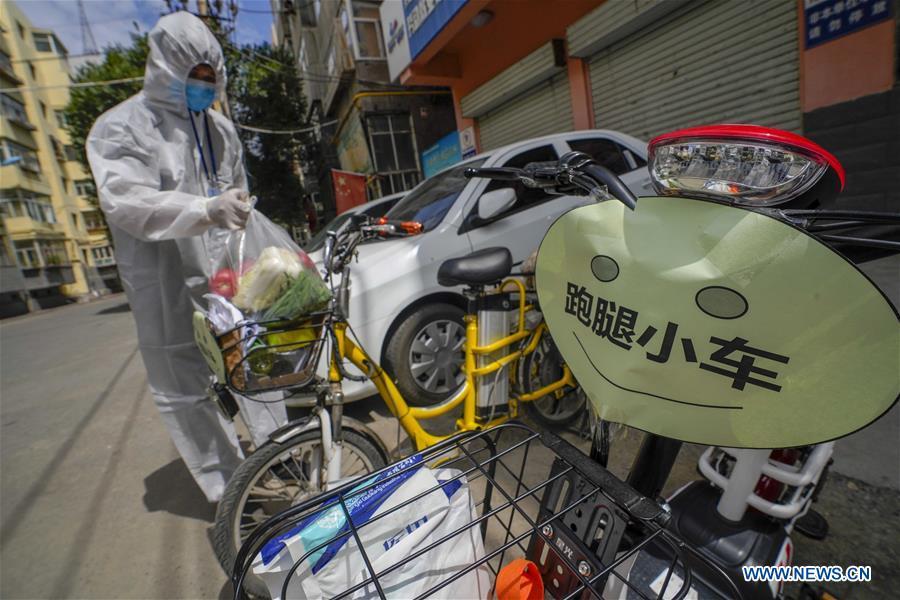 Making use of spare bicycles and electric bicycles, community workers in Urumqi, northwest China's Xinjiang Uygur Autonomous Region have set up a service team to deliver daily necessities and medicine for residents amid #COVID19 prevention and control measures.
