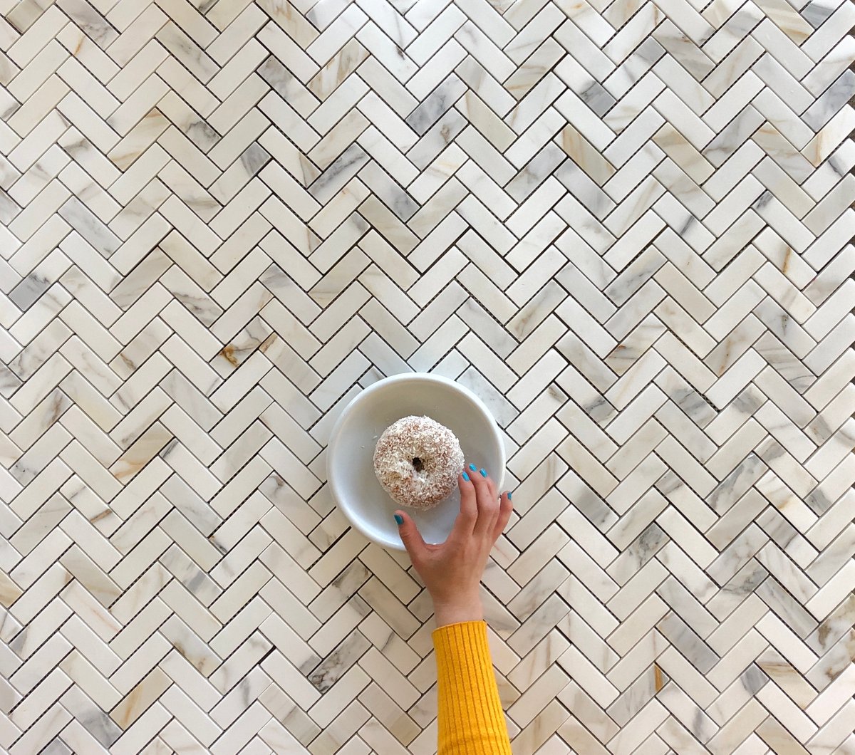 NationalTile_NJ's tweet photo. Herringbone Mosaic is Gorgeous Italian Callacatta Marble!
This beauty is Timeless❤️
#subwaytile #backsplash #kitchen #calacattatile #marblemosaic #tiledesign #interiordesign #bathroomdesign #bathfloor #showerfloor #backsplash
https://t.co/Ctofas2c6I https://t.co/HBsyr1l9lK