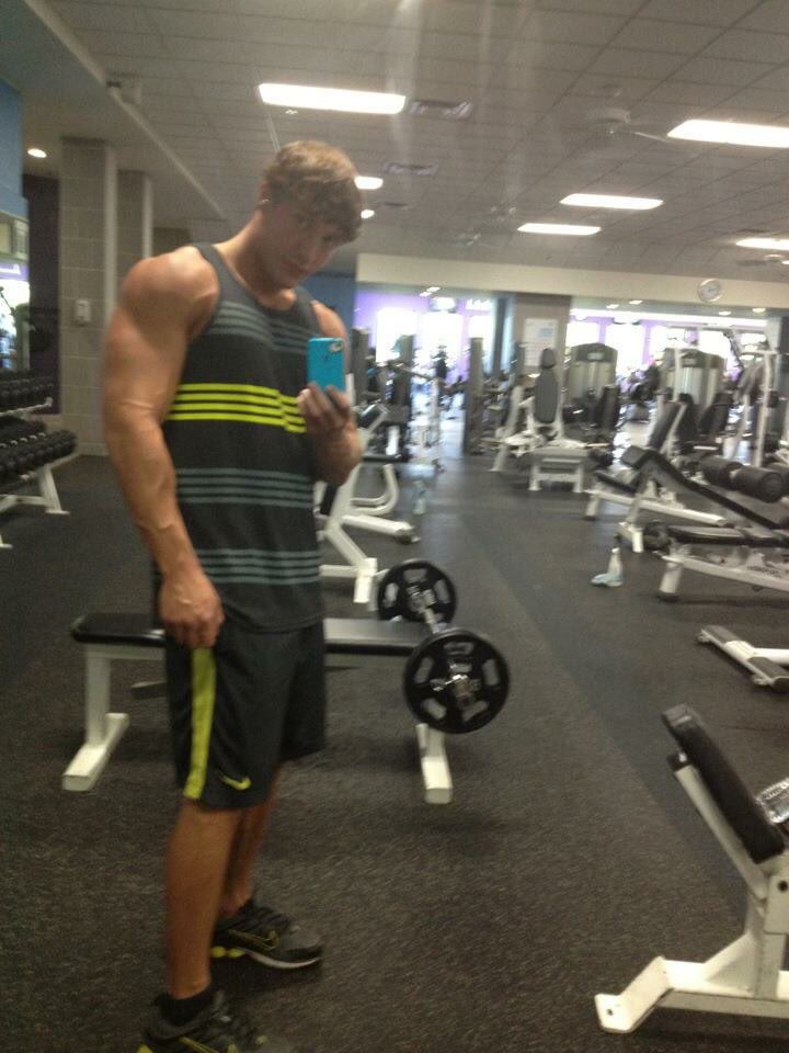 BrandonSeanCody's tweet photo. Gym #Tbt https://t.co/bAIEyMQVLW