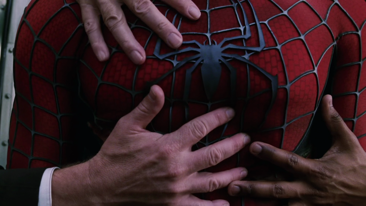 Spider-Man 2 (IMAX) - Costume appreciation [THREAD]This is my favourite Spider-Man film from an aestetichal standpoint, Raimi and Pope really outdone themself. I prefer the first suit tbh, but since open matte version exist, so why not give a nice look. https://twitter.com/Movieboy99/status/1290402879644344322