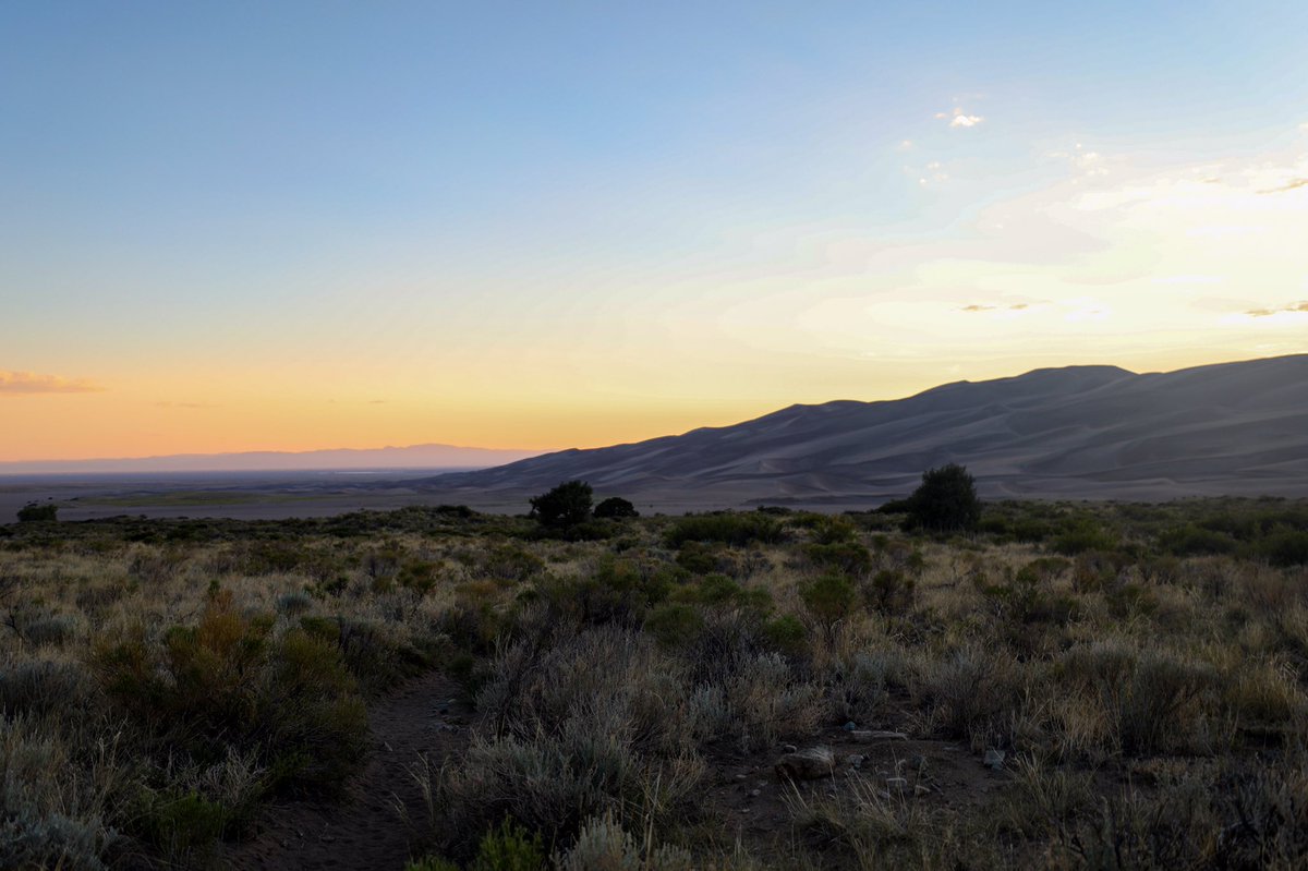 MereteB29's tweet photo. Transported to another world. @ Great Sand Dunes National Park

#greatsanddunesnp #colorado #NationalPark #FindYourPark #getoutside #explore #neverstopexploring #summer #roadtrip #travelresponsibly #adventure #travelphotography #nature #sanddunes #sunset #camping https://t.co/SfWGxNhXSj