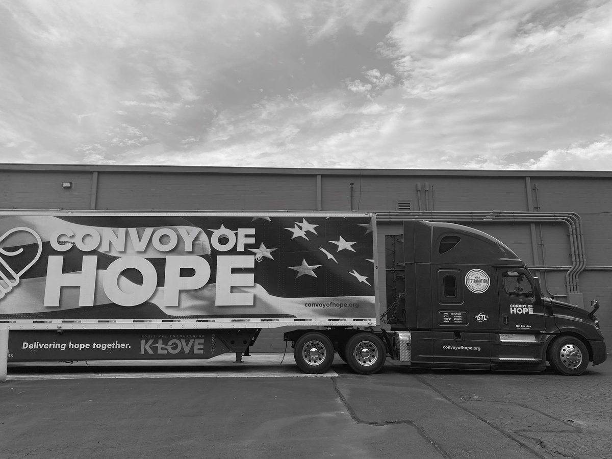 ElevOutreach's tweet photo. Look who’s here to pick up #LOVEWEEK2020 hygiene kits and backpacks! We’re so thankful for all of the volunteers who came together to pack bring hope to so many in our communities. https://t.co/aofK7VYi14