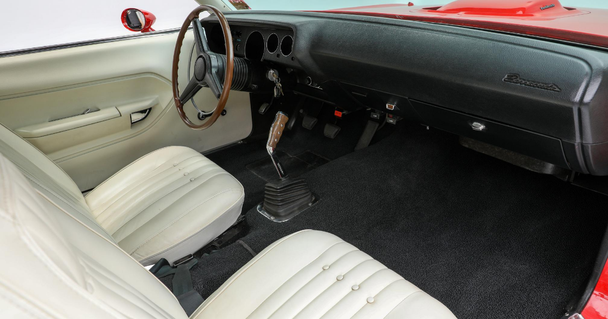 Barrett_Jackson's tweet photo. Unrivaled and rare Detroit muscle! Selling with No Reserve at our 2020 Fall Auction, October 22-24, this matching-numbers 1970 Plymouth HEMI ’Cuda has only 33,000 original miles!

Read more here: https://t.co/ioebtQeBqK https://t.co/WFnPsuImcb