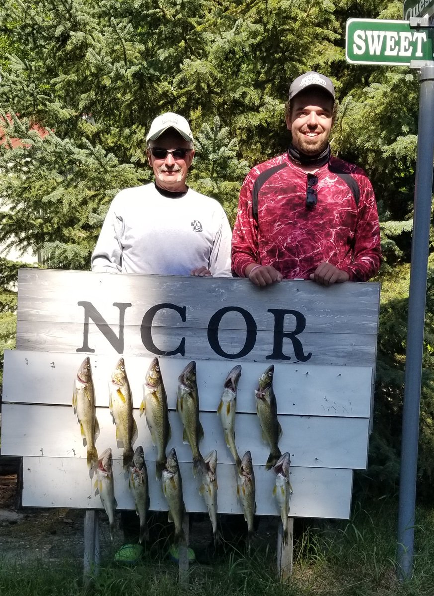 CurtQuesnell's tweet photo. Fishing with Forrest and Steve today. Lake of the Woods didn't put up much of a fuss. Nice fish, big fish and lots of em.
#walleyecapitol
#NCORGuideService
#CleanDrainandDry https://t.co/6NtbLwUWMx