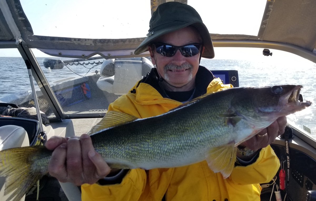 CurtQuesnell's tweet photo. Fishing with Forrest and Steve today. Lake of the Woods didn't put up much of a fuss. Nice fish, big fish and lots of em.
#walleyecapitol
#NCORGuideService
#CleanDrainandDry https://t.co/6NtbLwUWMx