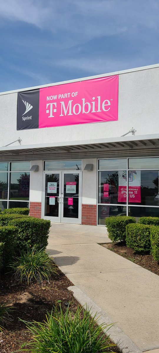 And this happened today!!! #TmobileTruck stop by my store #Clermont &amp; coming soon will be back in business. #OrlandoElite #oWildWest #SouthNeverSettles #Clermoney #WeAreTMobile @TMobileTruckORL <a href="/ARod_013/">Andrés R.</a> <a href="/StephenJamesA/">Stephen Armstrong</a> <a href="/AnnieG_FL/">Annie Garcia</a> <a href="/TracyNolan_/">Tracy E. Nolan</a>