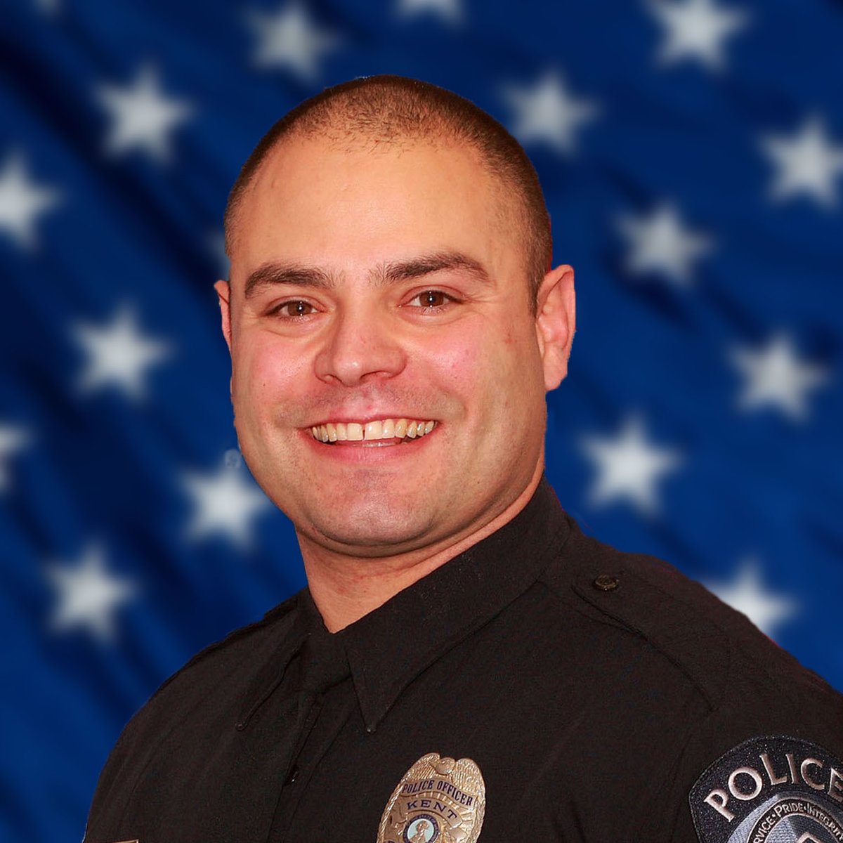 kentpd's tweet photo. Tragedy Averted

Kent Police Detective and King County Sheriff's Deputy jump into frigid waters of Wenatchee River to save a child. Both officers were off-duty; they selflessly and without hesitated jumped in to save child.
https://t.co/0Jmu0j7Bms https://t.co/eDE8TOG1SA