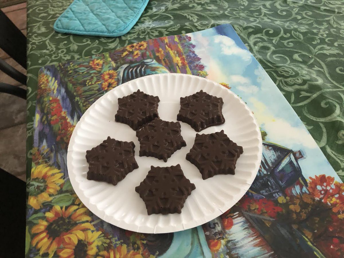 cariweinberger's tweet image. MTES Jump Start making homemade chocolate! Way to go Isabella! #chocolate #STEM #futurebaker #mtesdragons
