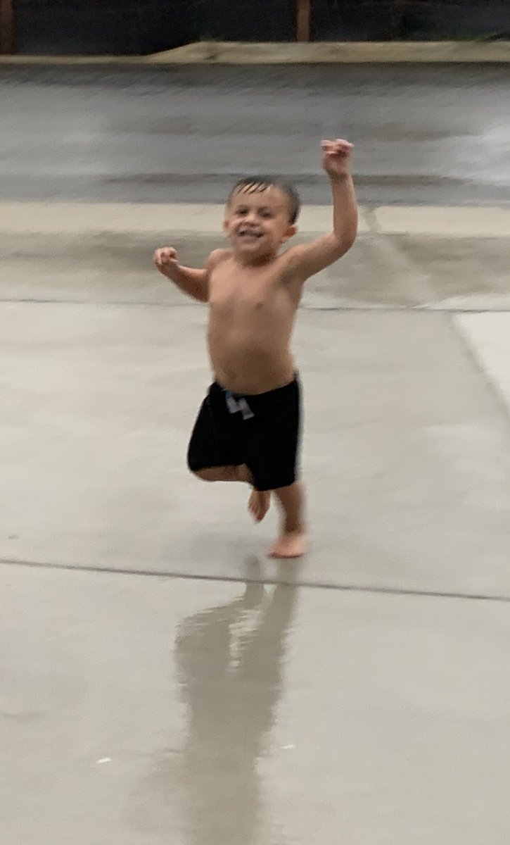 _MarkMcElwee's tweet photo. To be young and reckless and to soak in all of the fun. Love these moments! #rainfun #dadlife #HurricaneIsaias https://t.co/4DHVT88ZXI