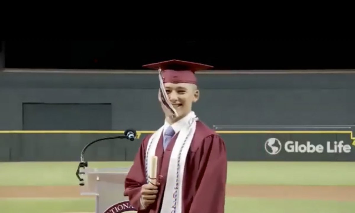 Congrats to 2020 grad and one of the 2 best managers in ILTexas history - <a href="/samuel_lopez_17/">Samuel Lopez</a> one heck of a baseball player as well - congrats big dawg!!! #wreckem #sl