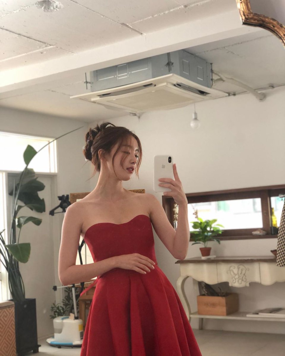 scrtarchive's tweet photo. sunhwa's visual could kill anyone 💘 https://t.co/WgSJVDxTxJ
