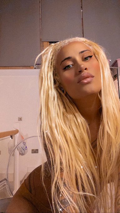 1 pic. Hi 🥺 https://t.co/ng1J8YPy1W