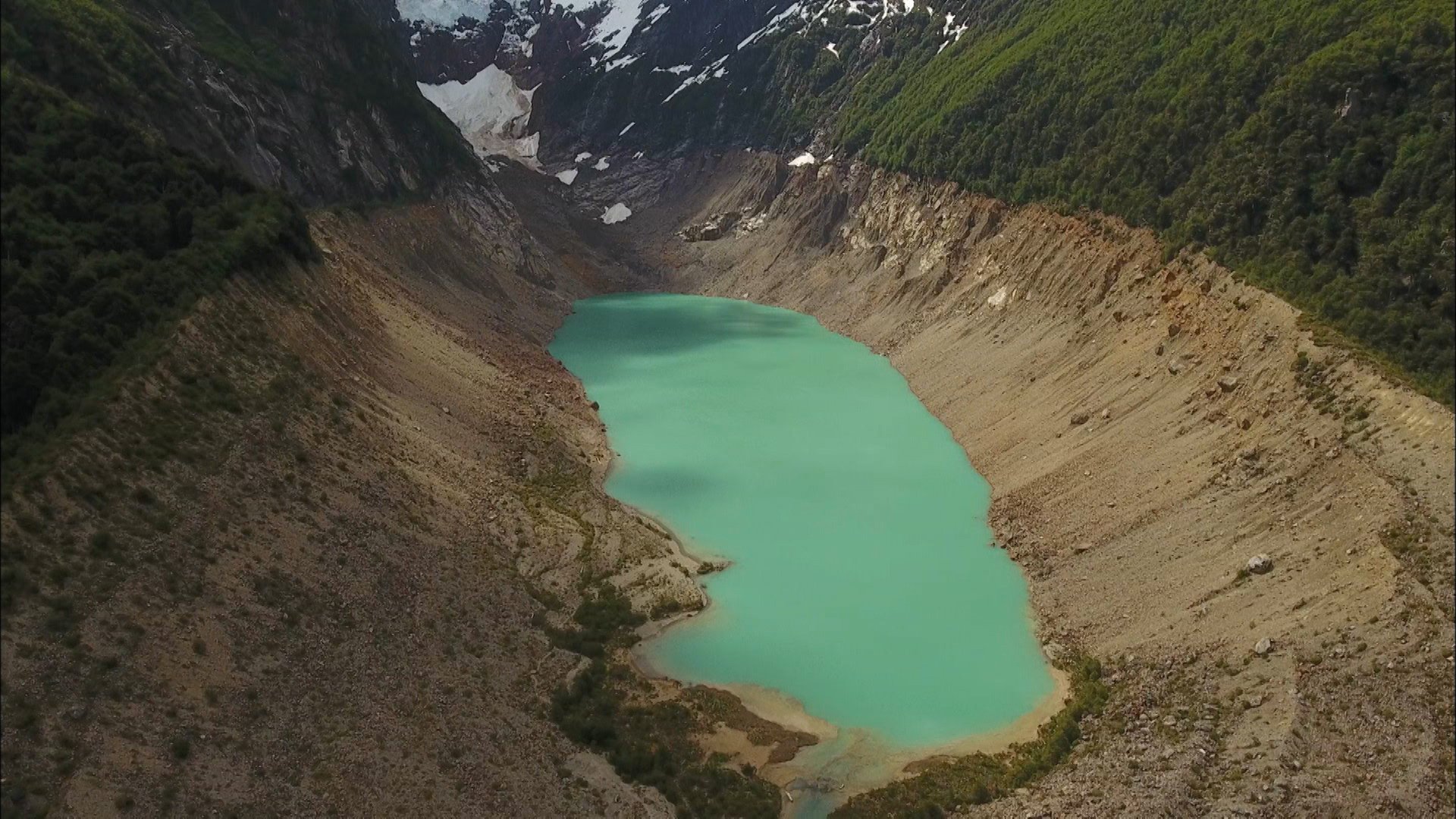 Twitter 上的 世界遺産 南米アンデス山脈 天空の谷に不思議な湖がありました 水が エメラルド色 なのです なぜこんな色になったのでしょう 秘密を説くカギは湖のすぐ上 氷河にありました パタゴニアの大自然 ロス アレルセス国立公園 9日午後6時放送です