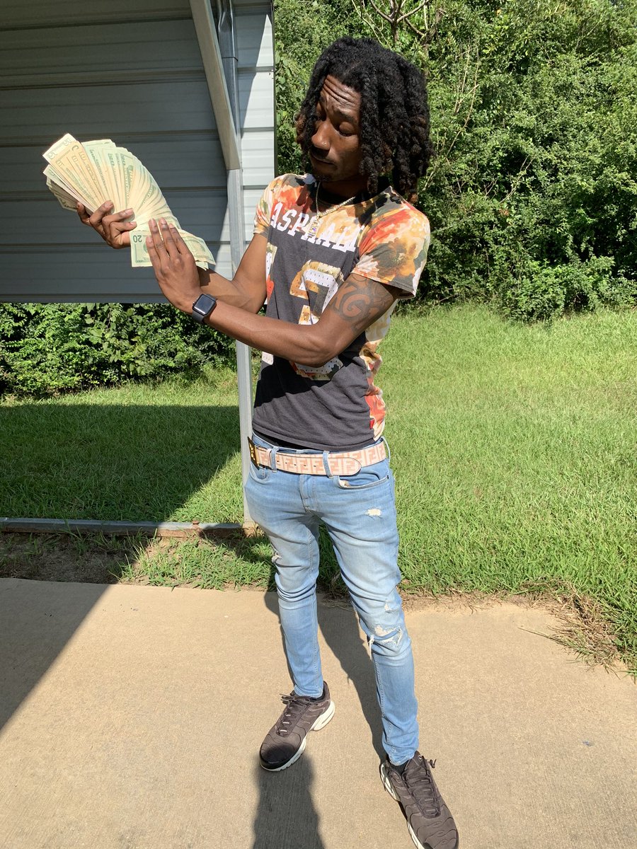 8zizzy_'s tweet photo. i’ll run off inna bank b4 i run off on my mans #freeLito #Kg1 #PAPERCHASING Out Now ‼️ hit the link ➡️ https://t.co/r3vY7Ht5dm https://t.co/aKtCmx2KIh