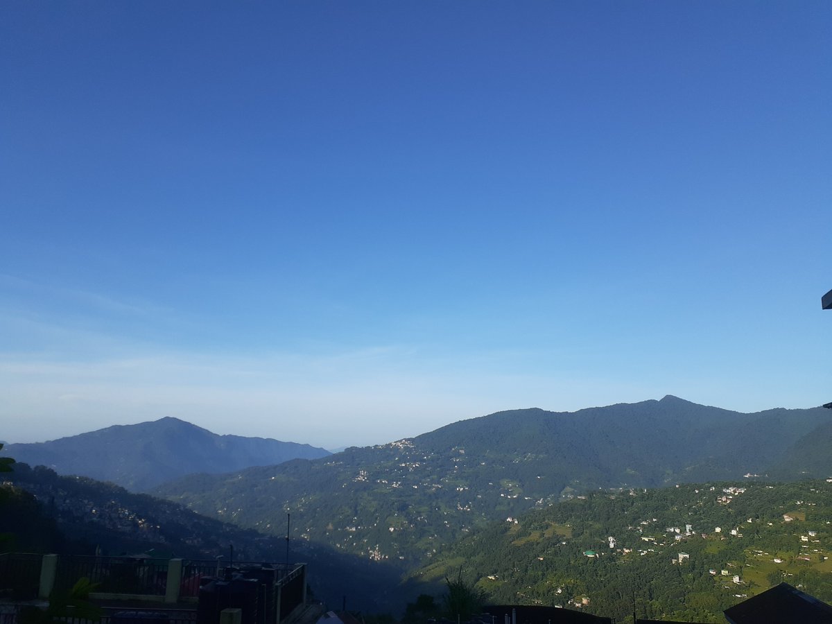 DeepRai011's tweet photo. Beautiful Morning😊
#Gangtok#Sikkim#India https://t.co/qkdMq2LxEm
