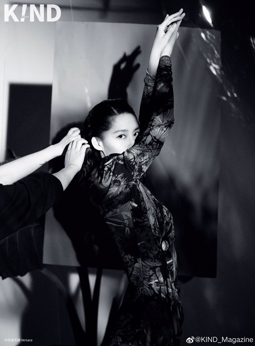 liqins_'s tweet photo. 200803 #liqin #李沁⋆ k!nd weibo update (3/3)

qin for cover of k!nd magazine’s august 2020 issue https://t.co/p2rRsyNnPV