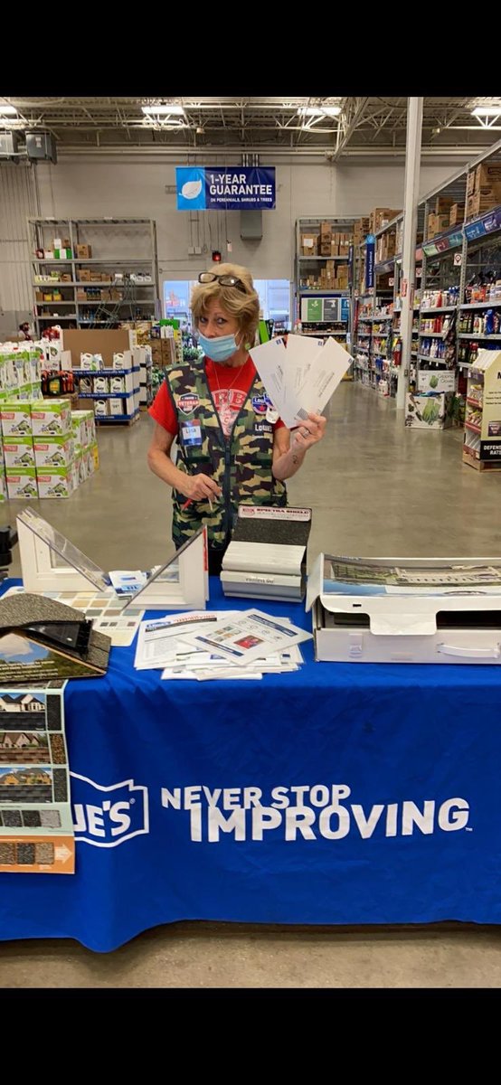 Lowes_D1294's tweet image. Today I got a chance to chat with Region 6 Pro App Champ Lisa Ward from store 494 Corbin KY!! She even gave me some tips on how to get a pro app @bigbuck_55 @Melonselvage @chrissetters @jallen021089 #lowes #lowesforpros #proapps