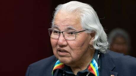 Sen. Murray Sinclair joins legal firm to mentor lawyers in Indigenous law cbc.ca/news/canada/ma…