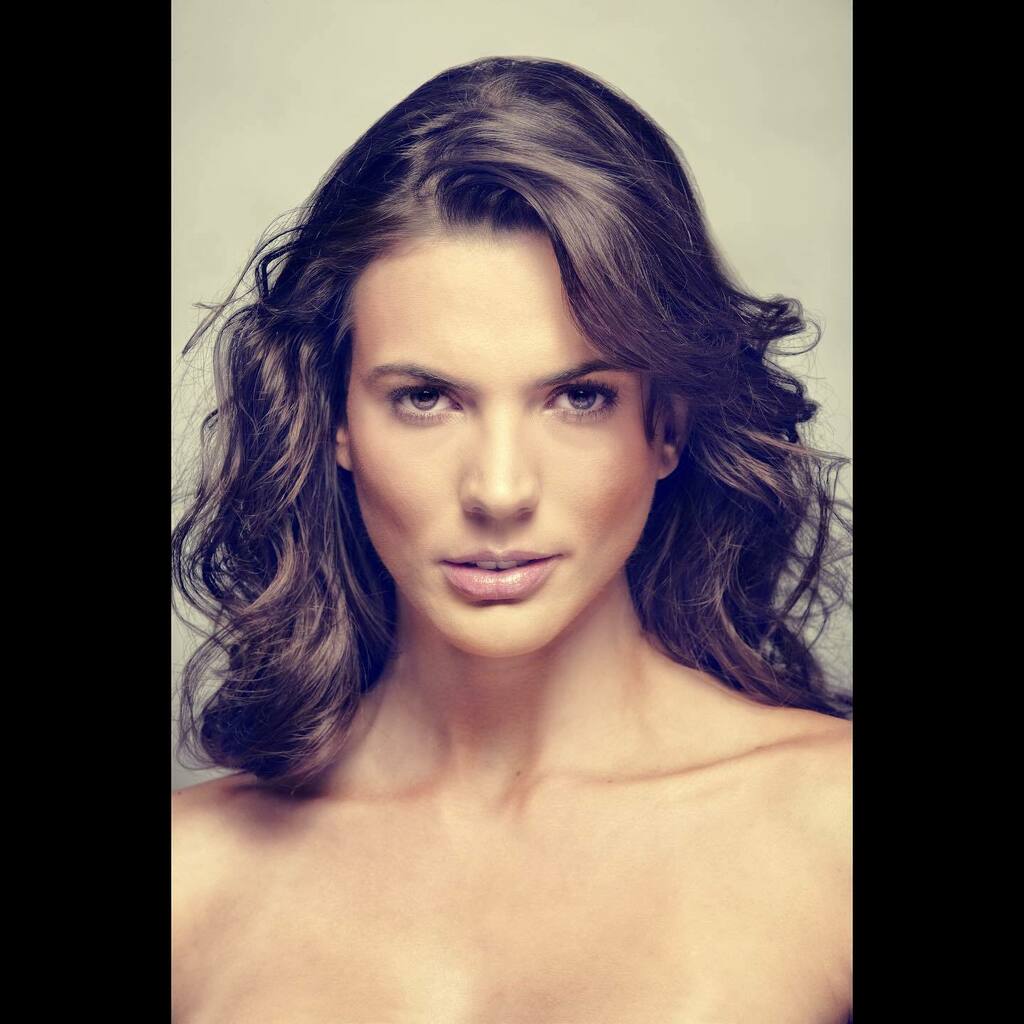 Mannfotografo's tweet image. Beauty shot of Silmara by @mann_fotografo Canon EOS 1DS Lens 70-200 f2.8 #canon #1ds #bowensquad2000 November 25 2005 #editorialtelevisa #mannfotografo #mannworkshop #cdmx #stafe #mexico #gracias #buenasnoches instagr.am/p/CDcpVTHDYXQ/