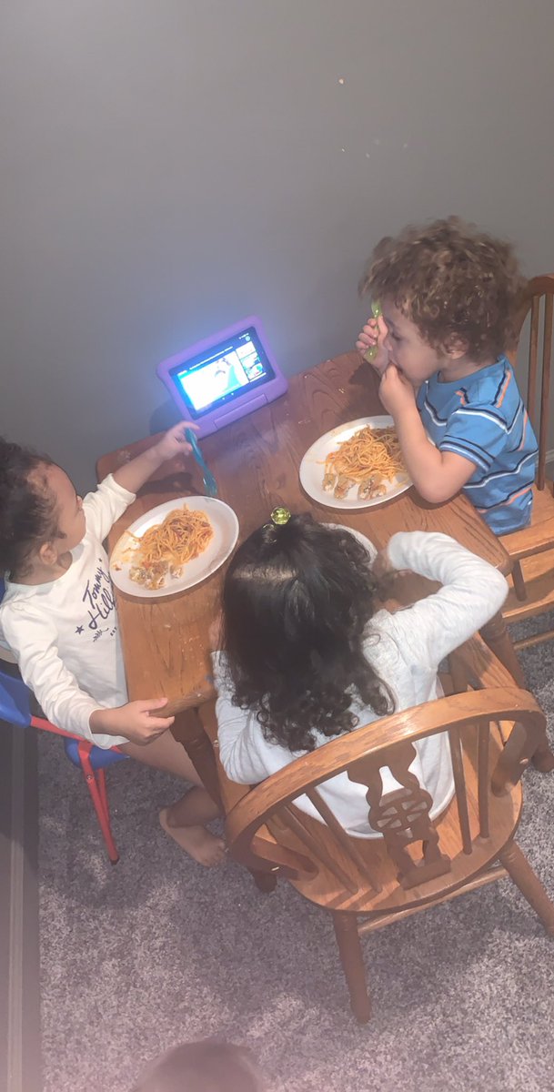 _HannahBanana04's tweet photo. Fish, spaghetti, &amp; cartoons. 
What else on a Monday night ? ❤️ https://t.co/XVSbdyw5jy