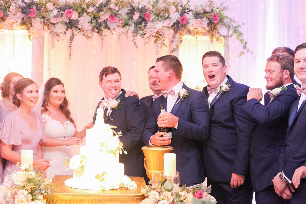 Kaykaykohnke's tweet photo. Scrolling through wedding photos &amp; discovering these 😂 @samuel_ducote  @kelskohnke https://t.co/l4X4dwRQzj